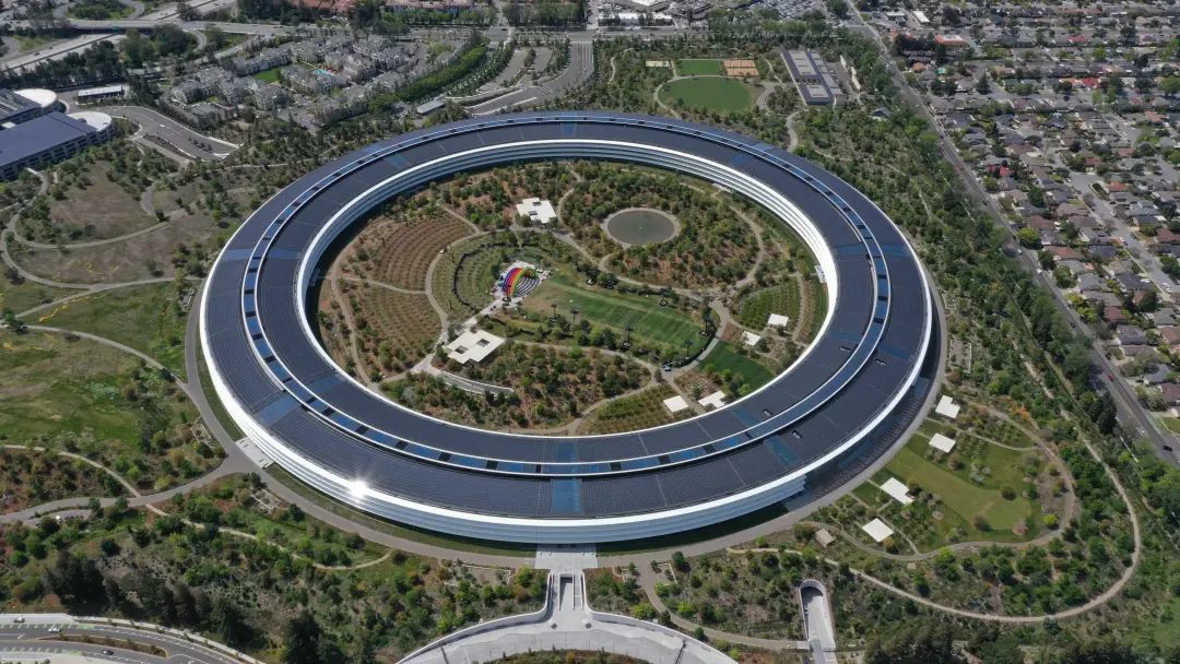 苹果总部使用光伏发电。图片来自视觉中国