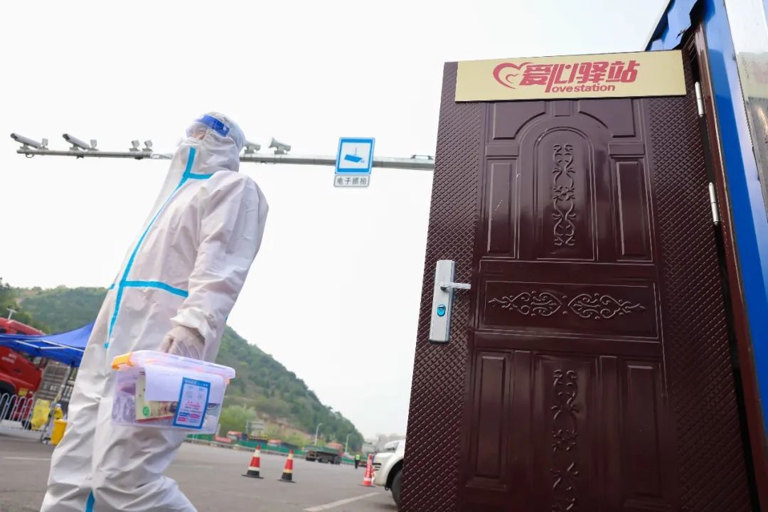 京哈高速迁西支线新河山站的爱心驿站.李少华 摄.