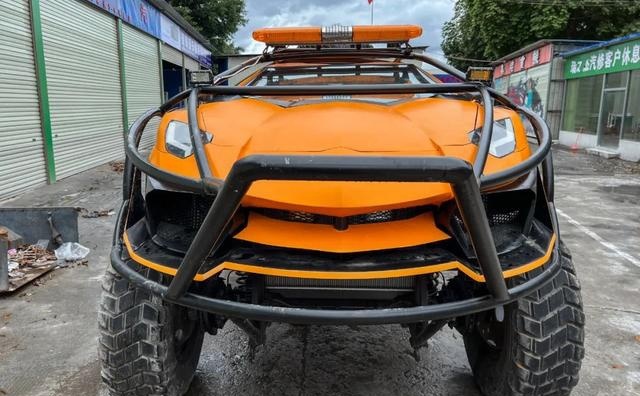 自己动手打造一辆兰博基尼大脚车,还吸引很多"表妹"过来打卡拍照_凤凰