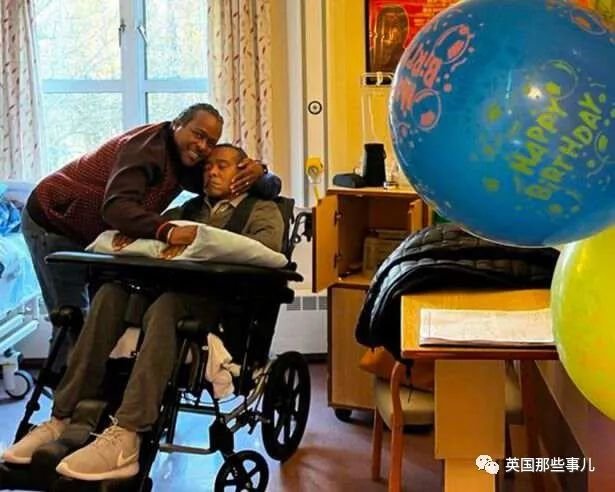 (Bobby和Steve在家中)