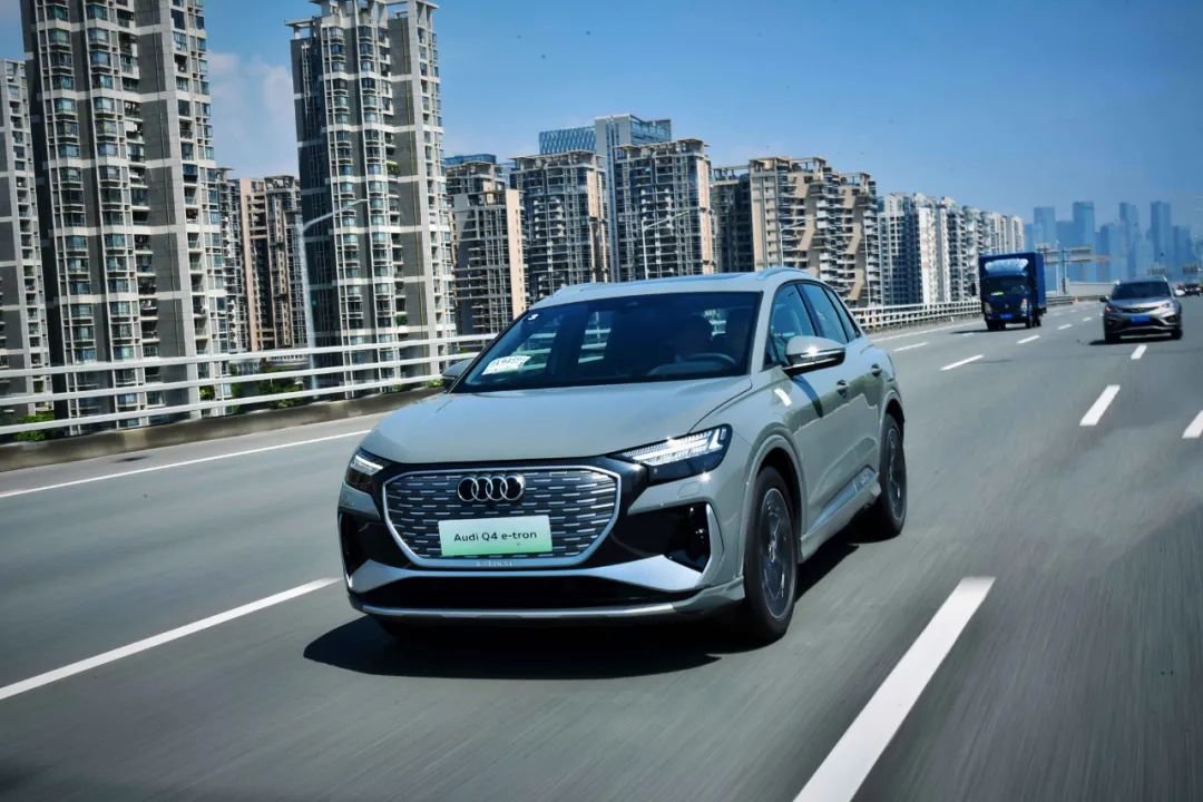 2022款奥迪q4etron终于交付给深圳车主了买新能源汽车有了新的选择