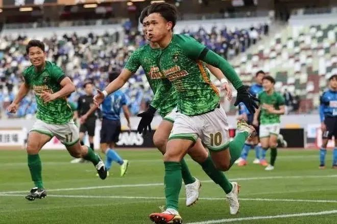 日本第一高中生 豪夺冠军离开校园 已踏入职业赛场 日本第一高中生 豪夺冠军离开校园 已踏入职业赛场