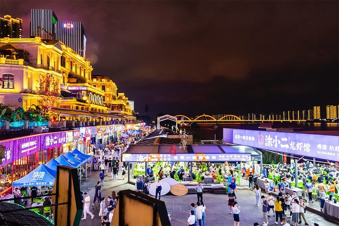 最受长沙本地人欢迎的夜宵一条街,看美景吃美食两不误__凤凰网