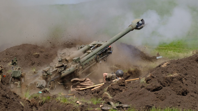 ↑乌军使用的美制M777榴弹炮