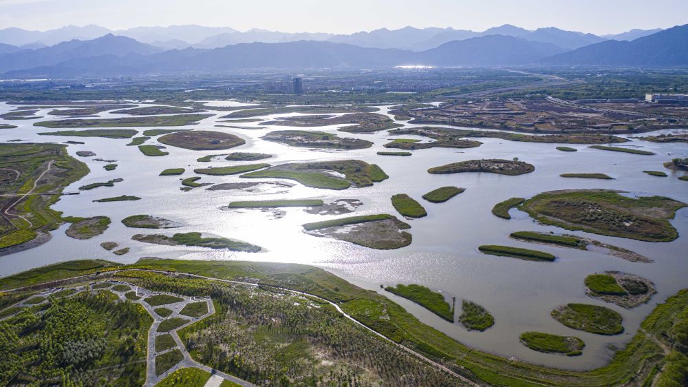宁夏石嘴山市星海湖（2022年5月30日摄，无人机照片）。新华社记者 杨植森 摄