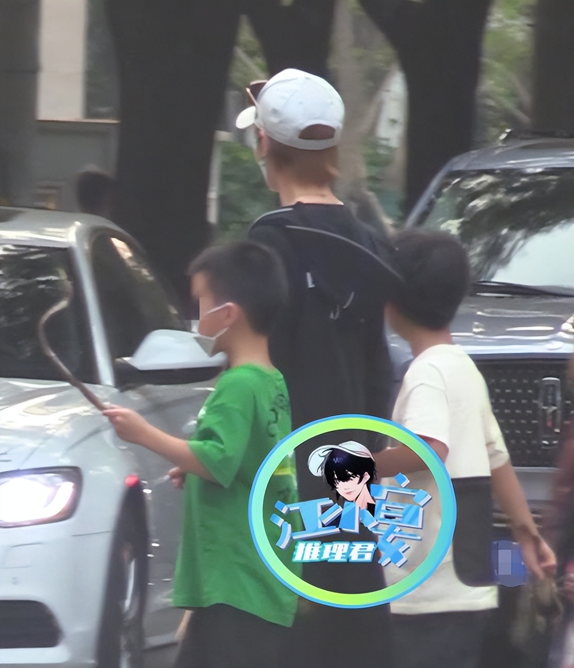 吴京夫妇与友人聚餐 谢楠带儿子狂奔过马路 吴虑蹦跳舞棍似战狼 吴京夫妇与友人聚餐 谢楠带儿子狂奔过马路 吴虑蹦跳舞棍似战狼