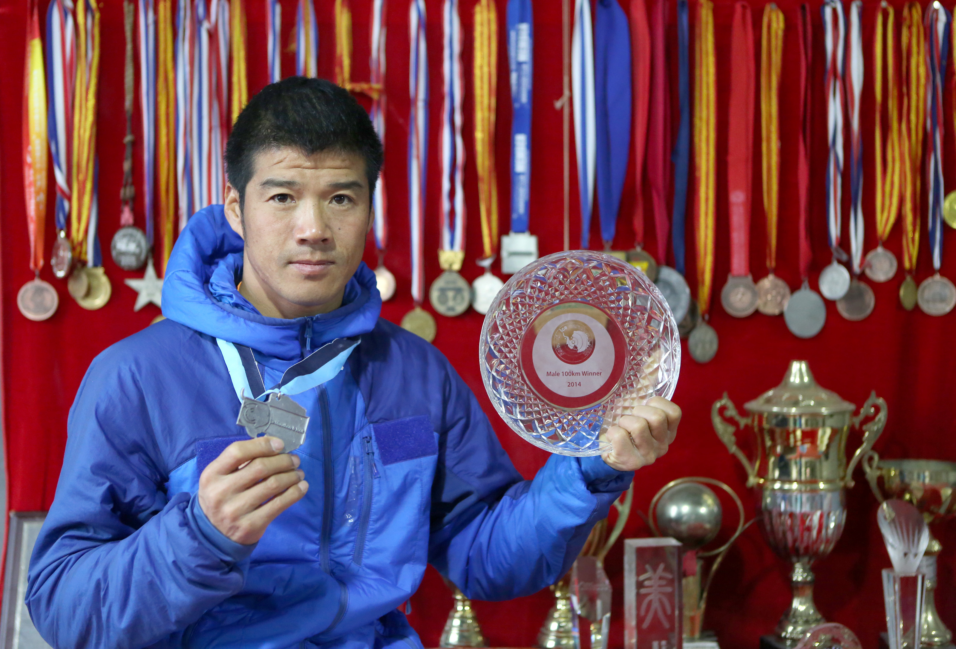 陈盆滨是全球第一个完成“七大洲极限马拉松大满贯”的选手。