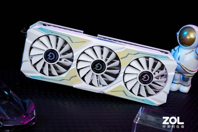 【有料评测】磐镭RTX 3070Ti白铠显卡评测 颜值说明一切