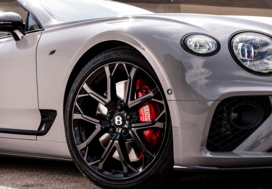 全新宾利欧陆gts曝光22英寸超大轮毂双拼色内饰4秒破百