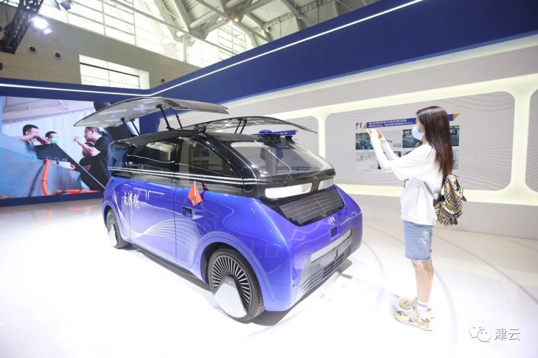 第六届世界智能大会上发布了“天津号”纯太阳能车，这是一款完全依靠纯太阳能驱动，不使用任何化石燃料和外部电源，真正实现零排放，引领前沿技术的智能网联汽车。