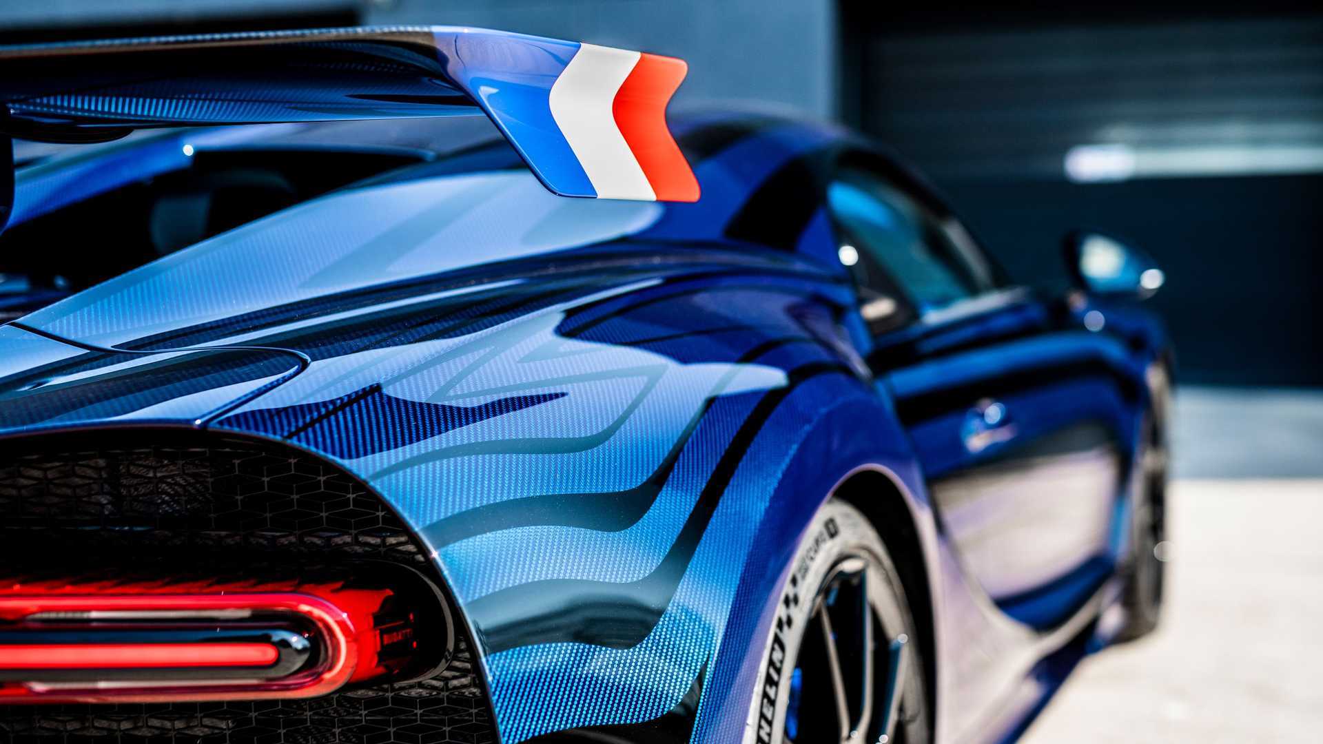 采用手工彩绘专属车漆布加迪推出定制版chiron