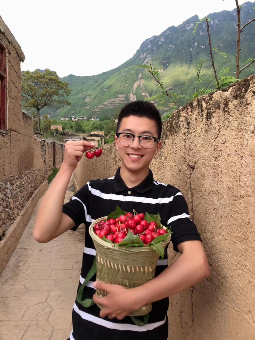 在抖音电商,王光强正在成为青年创作者中的代表人物,而他也会继续将