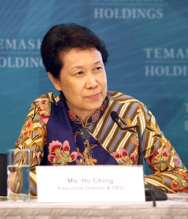 ● 2009年,何晶在淡马锡新闻发布会上