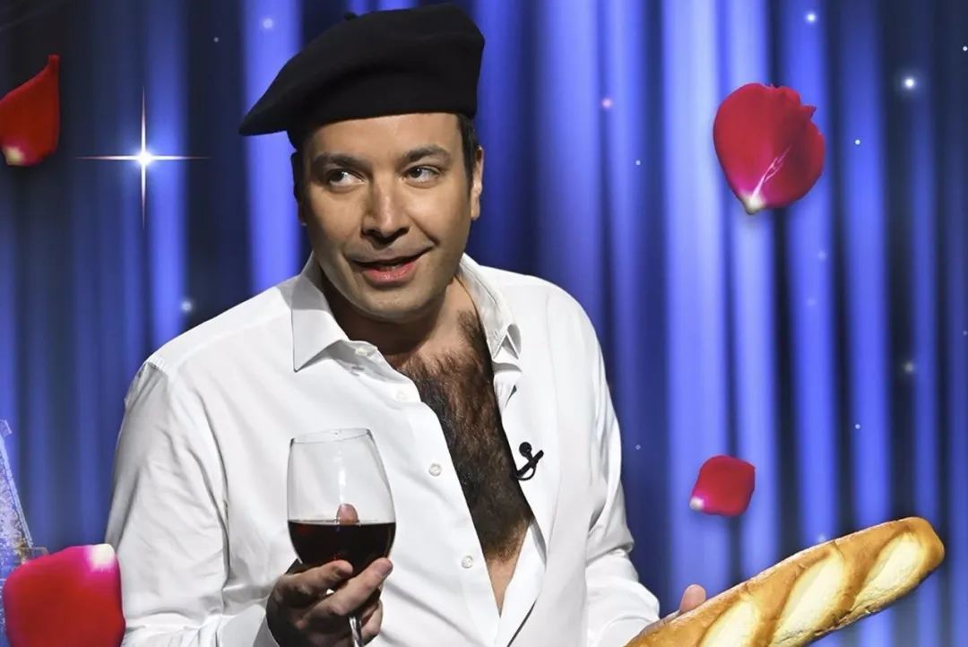 在节目中扮成"马克龙"的美国脱口秀演员吉米·法伦.