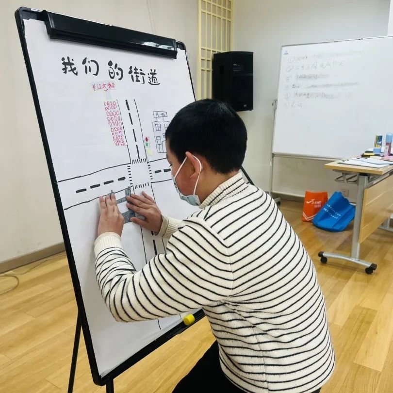 乐乐参与街道规划活动
