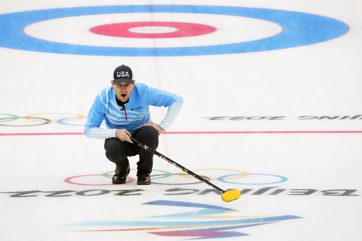 2022年2月11日，北京冬奥会男子冰壶循环赛第3轮，约翰&middot;舒斯特比赛中。图片来源：IC photo