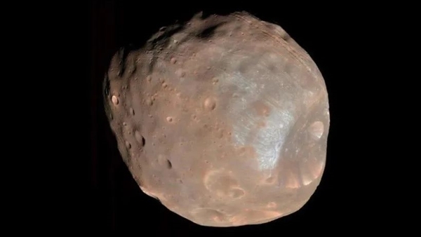 美国毅力号火星车首次拍到火星日食：一块“大石头”飘过