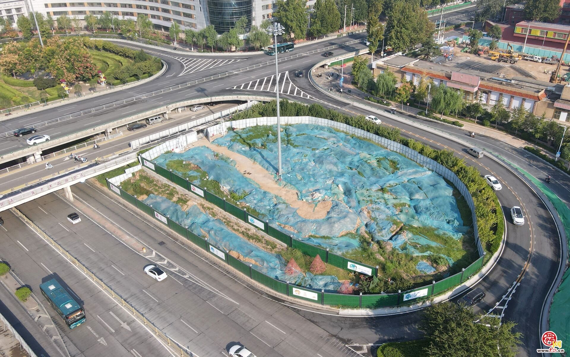 八一立交桥东北方向匝道将拆除,市民出行需绕行