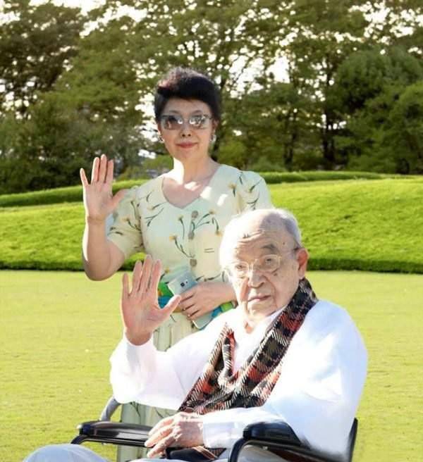 词作家乔羽:他写的歌大家都会唱,与妻子是初恋幸福68年_凤凰网娱乐_凤凰网