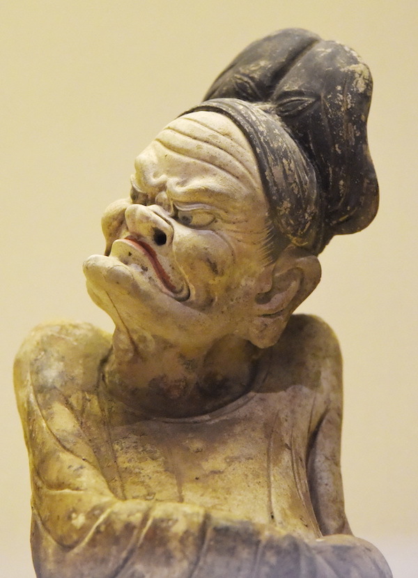 唐开元十八年(公元730年)穆泰墓出土彩绘陶塑人物,一说为参军戏俑