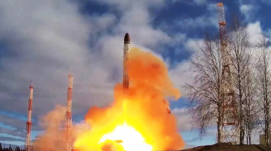 “萨尔马特”洲际弹道导弹（俄罗斯卫星网报道截图）