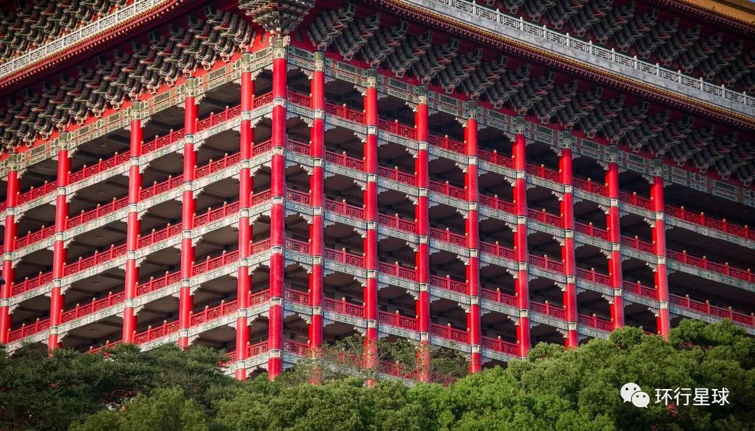 里里外外的圆山红 图:YingHui Liu/Shutterstock