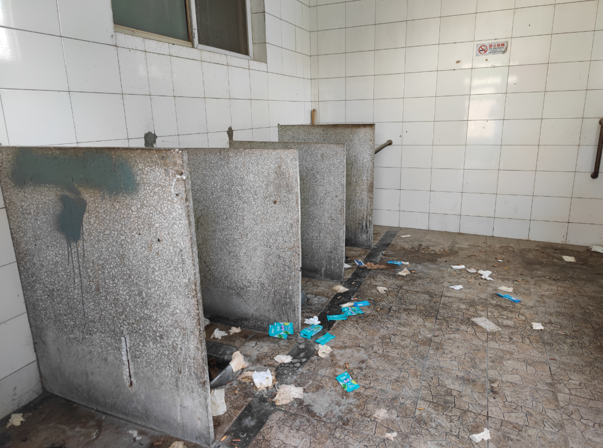 本端曝光后这些公厕大变样加强消杀配足洗手液