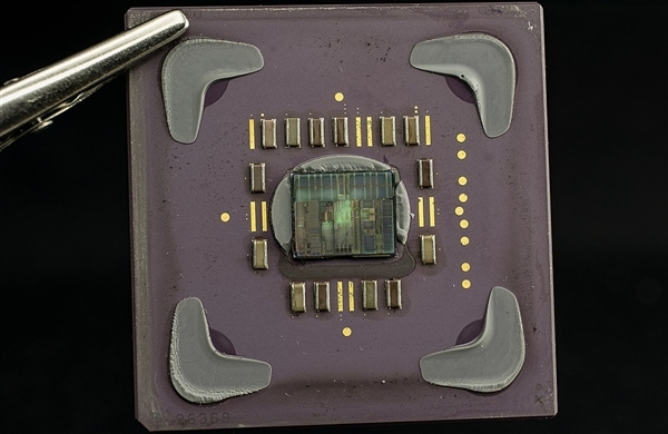 大神破解22年前的AMD K6-2+处理器:打开隐藏的128KB二级缓存