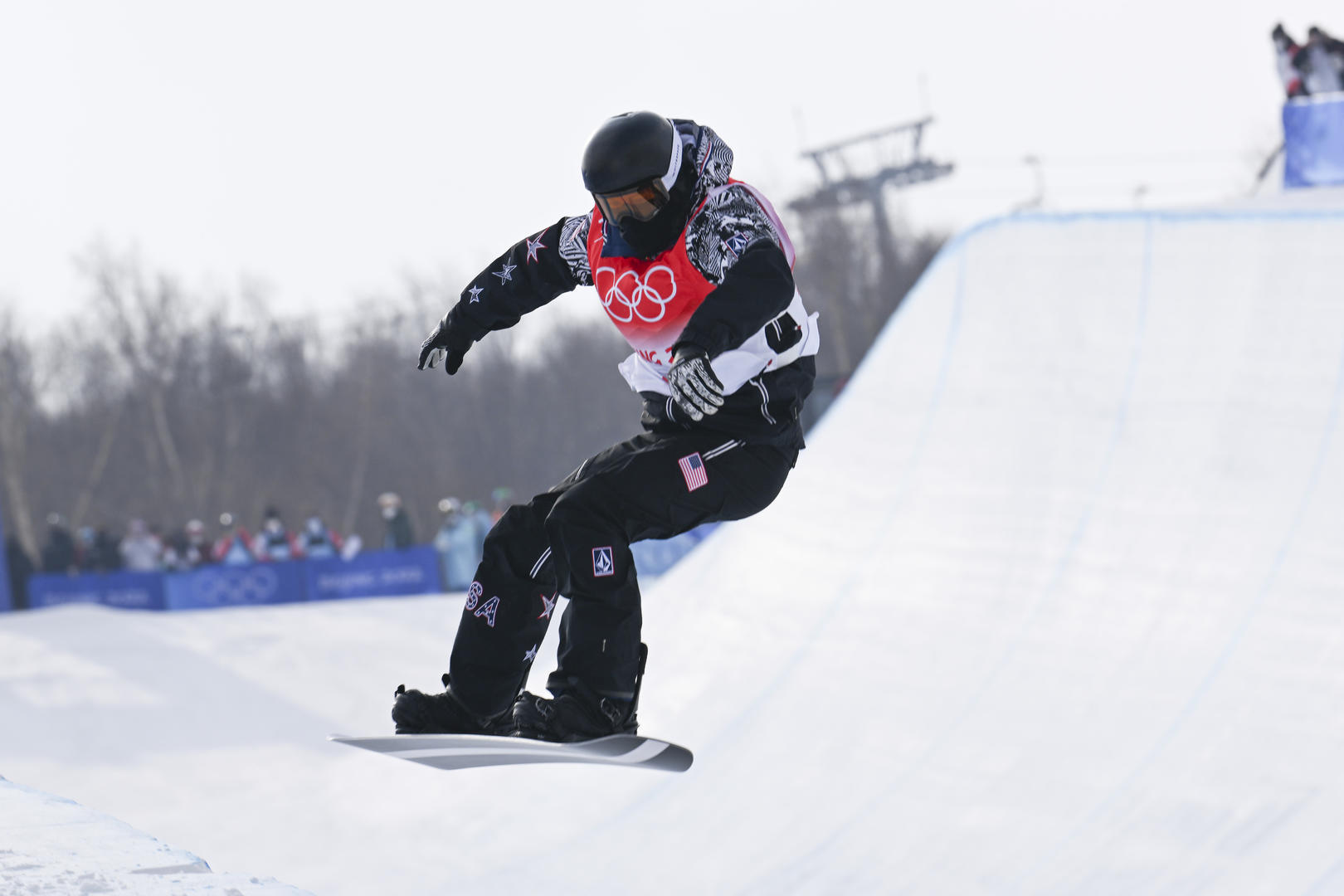 肖恩-怀特在2022北京冬奥会单板滑雪男子U型场地技巧资格赛。图据IC photo