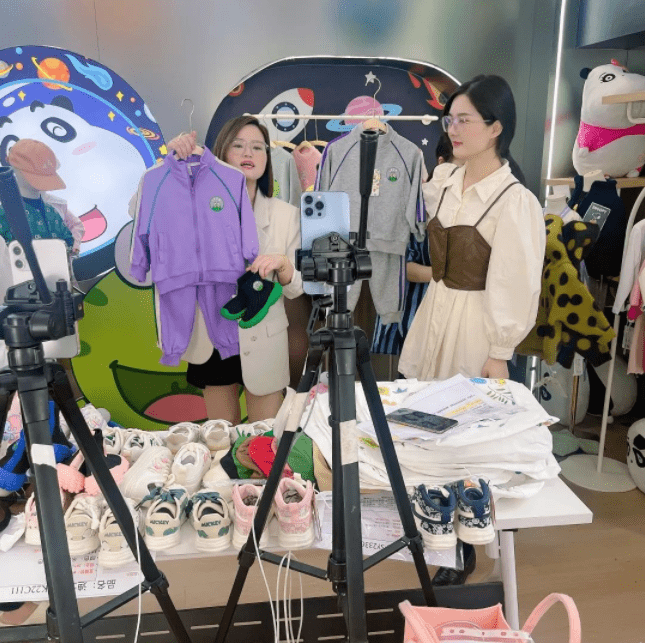 喜报|绿豆蛙品牌童装首场直播火爆收官__凤凰网