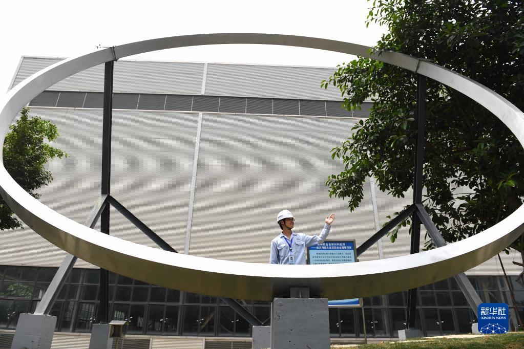 这是在广西南南铝加工有限公司拍摄的航天用超大直径铝合金锻坯（2017年4月20日摄）。新华社记者 周华 摄