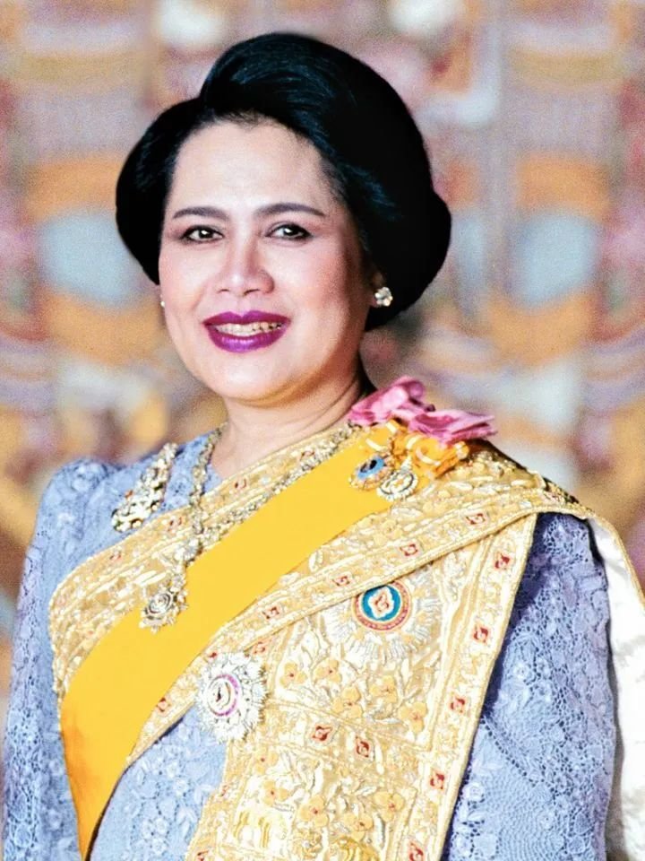 诗丽吉·吉滴耶功国王母后殿下，现任泰王的母亲，2012年中风后就很少露面