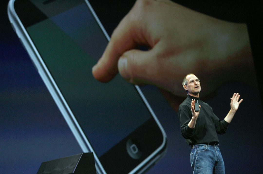 乔布斯认为 iPhone 的多点触控是「第三次交互革命」｜Getty Images