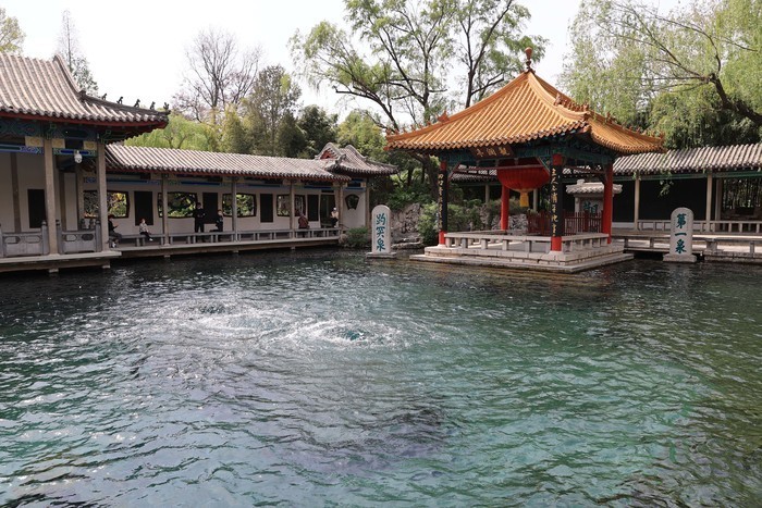 春季济南"水涌若轮""月牙飞瀑"名泉胜景持续