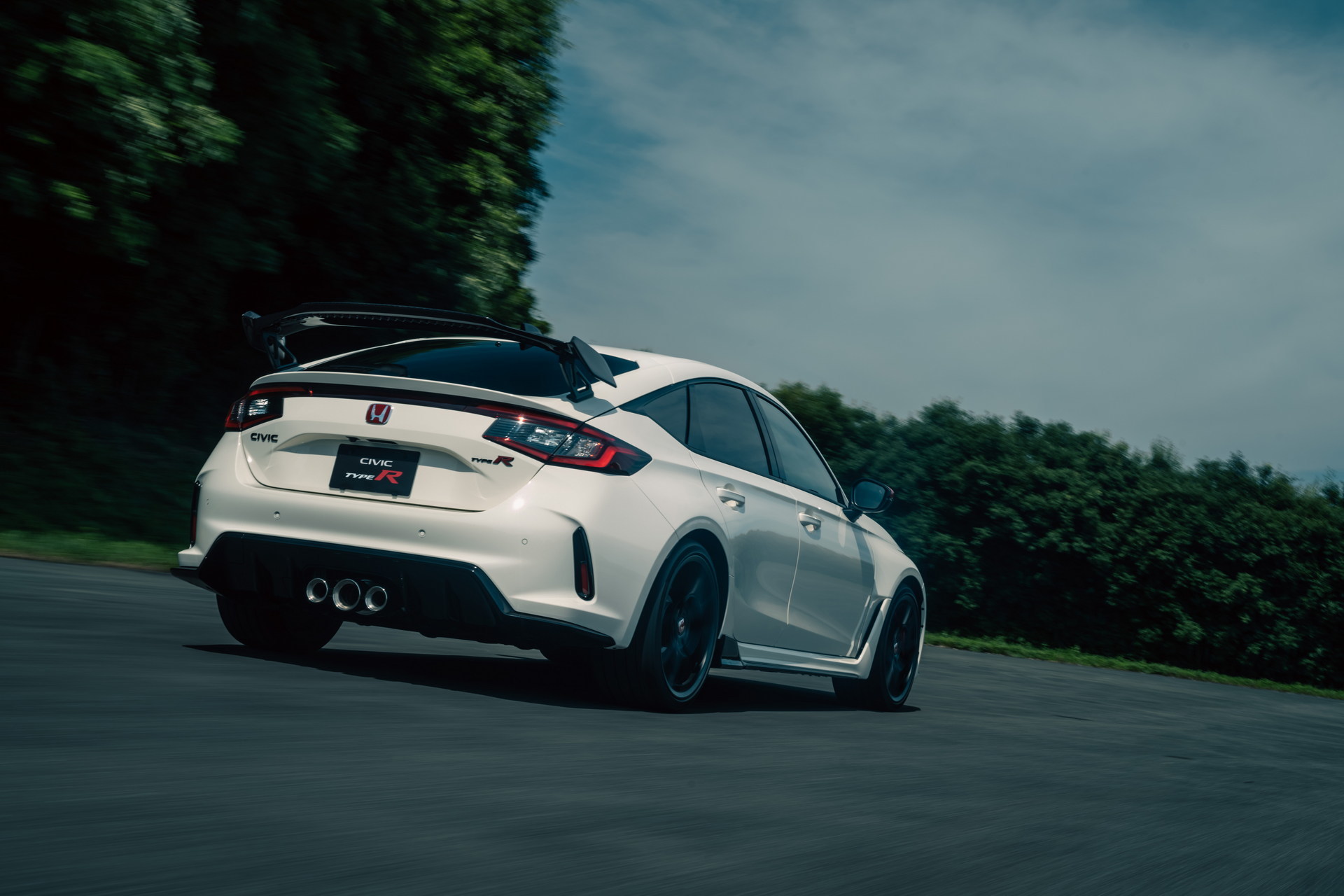 配碳纤维尾翼 本田为新款思域type r推官改组件