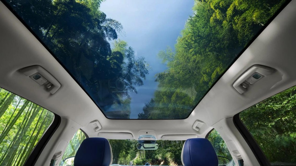 堪称夏天噩梦的全景天幕,为什么用的人越来越多?_凤凰网汽车_凤凰网