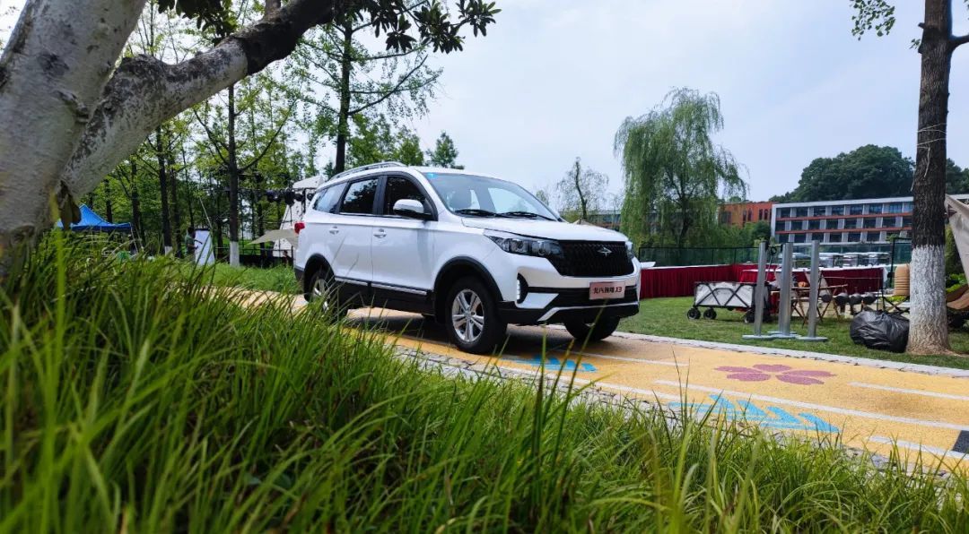 手动后驱随心所欲6万元级7座suv首选试驾北汽瑞翔x3