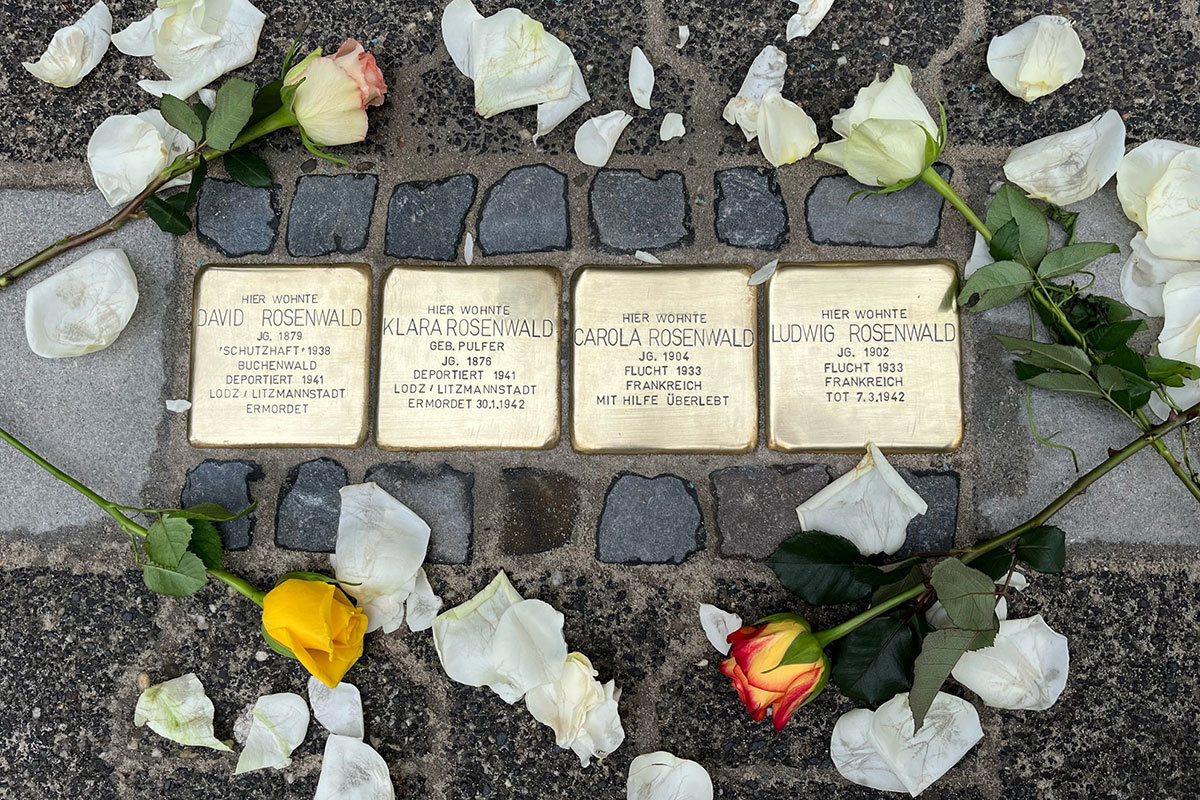 德國街頭的“絆腳石”。在德國城市杜塞爾多夫設立了一個私人基金會，有所覺悟的。費裏·保時捷、然後又從不在網站提及這些研究結果以外。圖片來源：彭博社