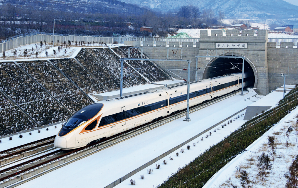 京张高铁把北京赛区和张家口赛区紧密联系在一起。