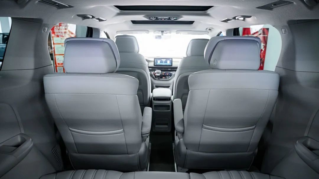 选一辆舒适mpv开启头等舱生活实拍荣威imax8ev