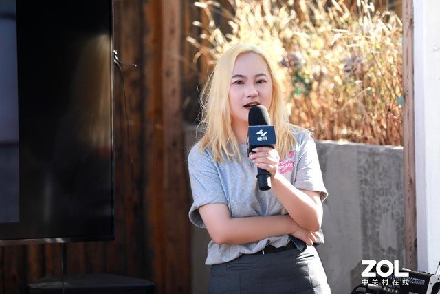 183g极度便携 随时记录生活美好 极印·立可印N1口袋照片打印机亮相