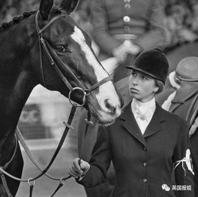 女王唯一女儿将掌握英王室实权？潇洒努力比查尔斯受欢迎，网友：支持她称王