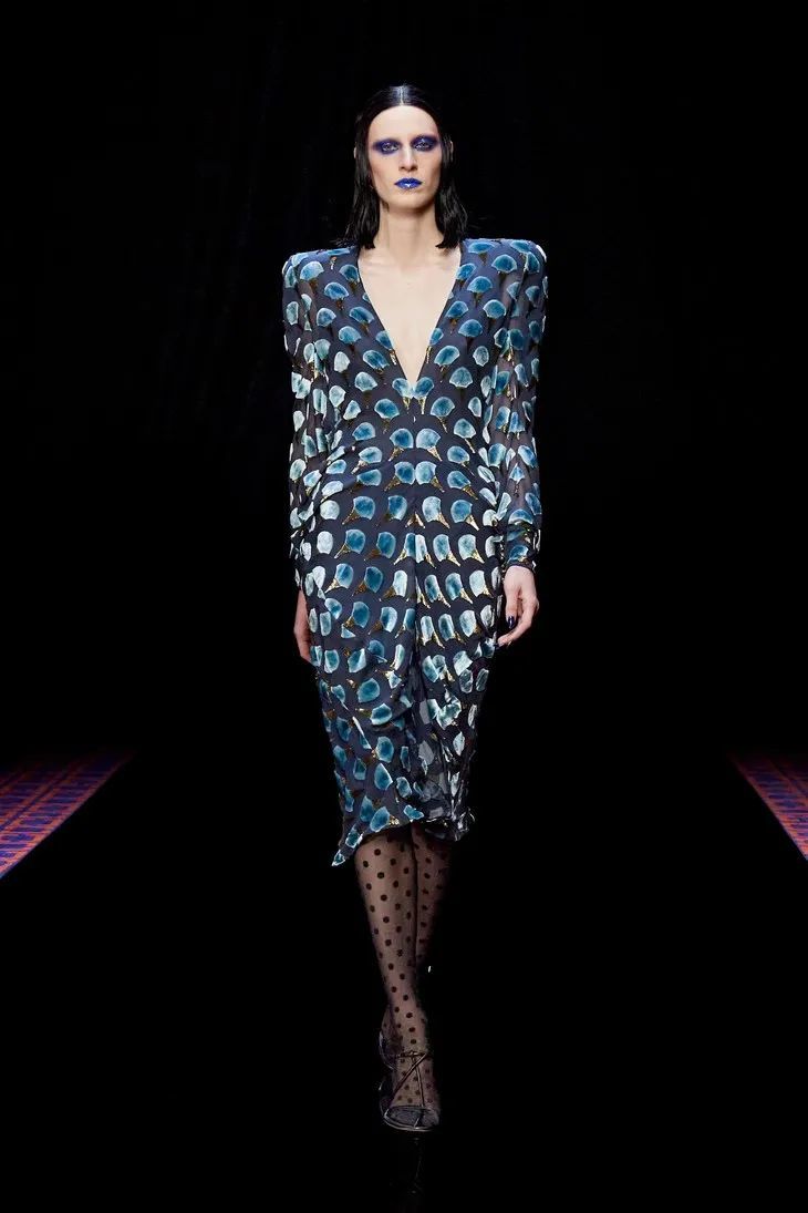 t型台这季巴黎时装周真能处衣服是真美