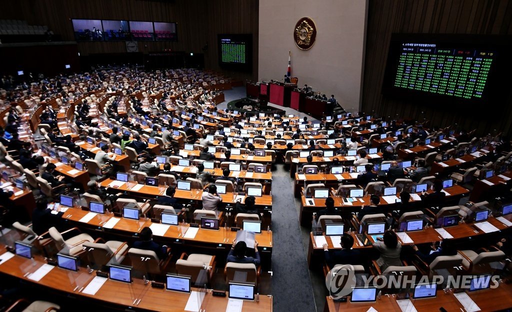 9月1日,韩国国会通过了一项涉美国《通胀削减法》的决议案,敦促美方基于韩美自贸协定为韩产汽车提供与北美汽车同等的税制优惠。 图源:韩联社