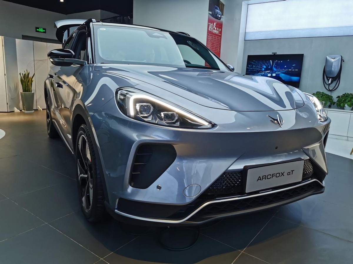 续航里程653km的北汽极狐阿尔法t也是纯电车中一匹黑马