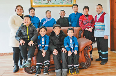 共同建设伟大祖国共同创造美好生活奋进新征程建功新时代伟大变革