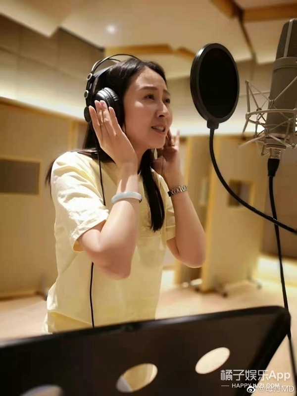 时光荏苒,演员母丹气质如初,演戏之余还接触配音.