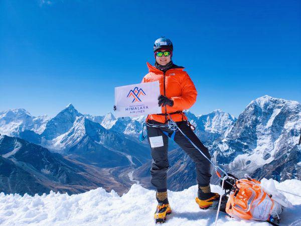 喜马拉雅航空员工成为世界首位登顶珠峰女空乘