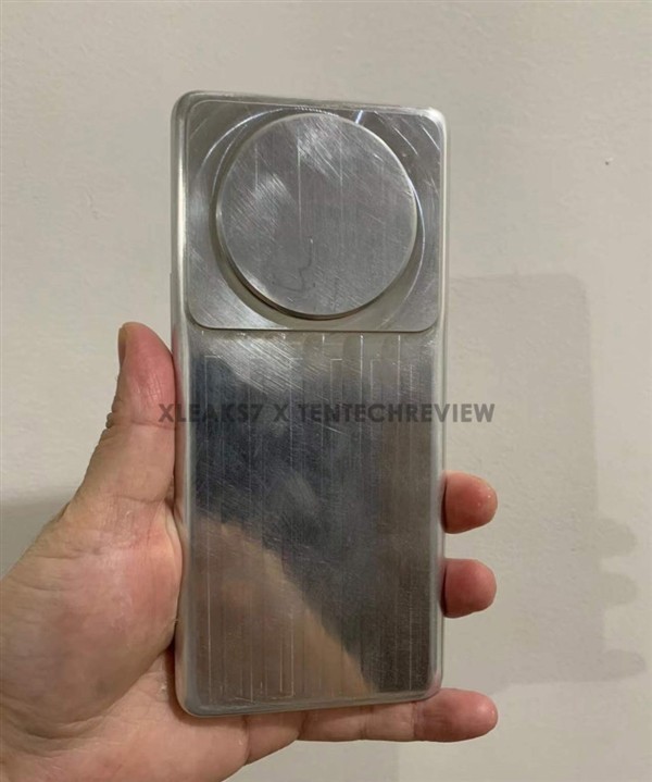 与徕卡联名!小米12 Ultra机模曝光:后摄模组双层堆叠头一次见