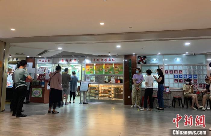 凌晨排队下馆子北京恢复堂食城市烟火气骤浓